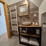 לינה וארוחת בוקר Slovenian House Vida 3*