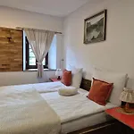 Slovenian House Vida בלד