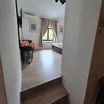 לינה וארוחת בוקר Slovenian House Vida 3*