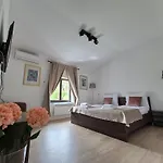 Slovenian House Vida 3*