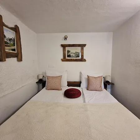 Slovenian House Vida 3*