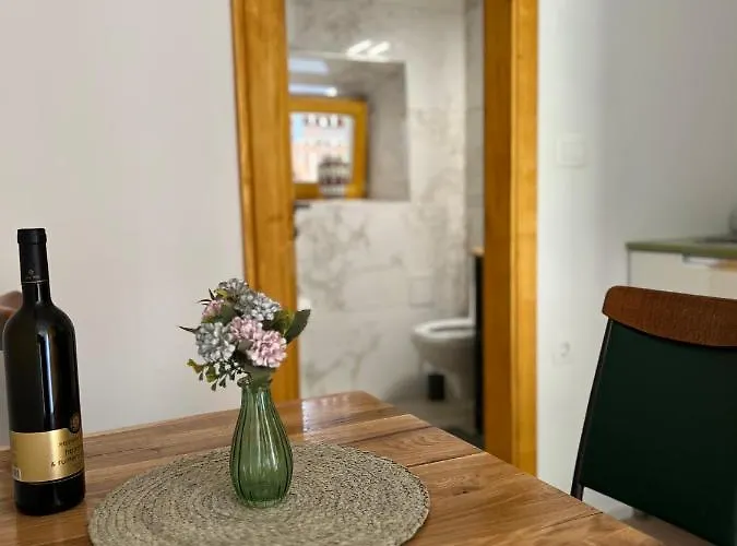 Slovenian House Vida 3*