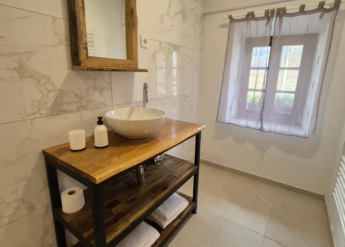 Slovenian House Vida 3*