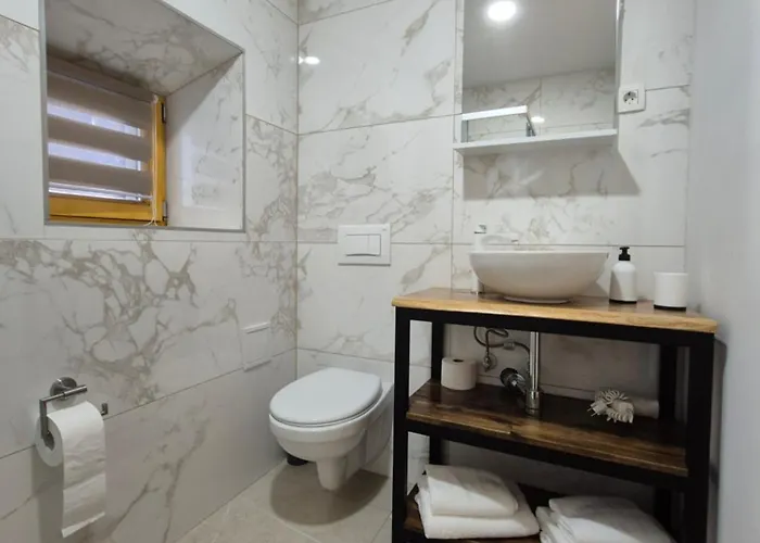 Slovenian House Vida 3* بليد