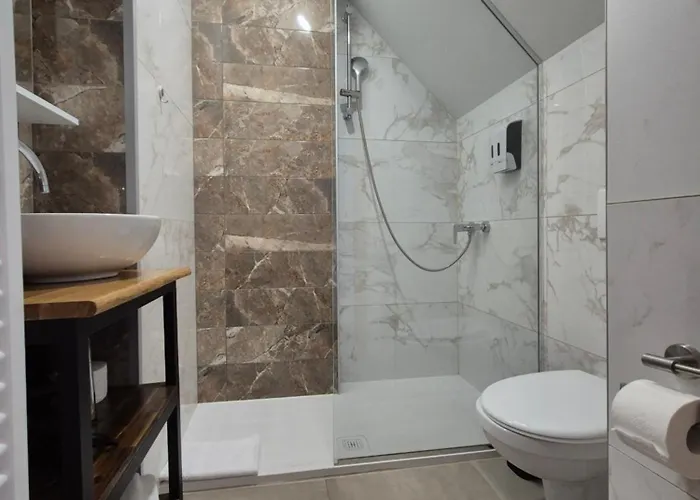 Slovenian House Vida 3* بليد